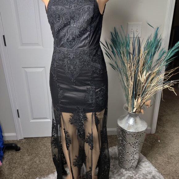 Dress - Picture 2 of 3